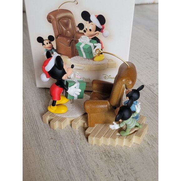 Hallmark Hide 'n' Peak Mickey Mouse 2007 Disney ornament Xmas - Picture 5 of 7